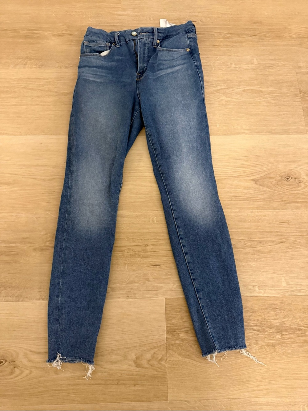 Good American Skinny Jeans in Medium Blue Wash
